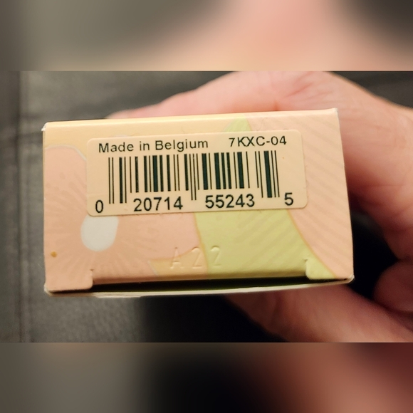 Clinique Stay-Matte Oil-Free Makeup Foundation In 04 Creamwhip - Picture 4 of 7